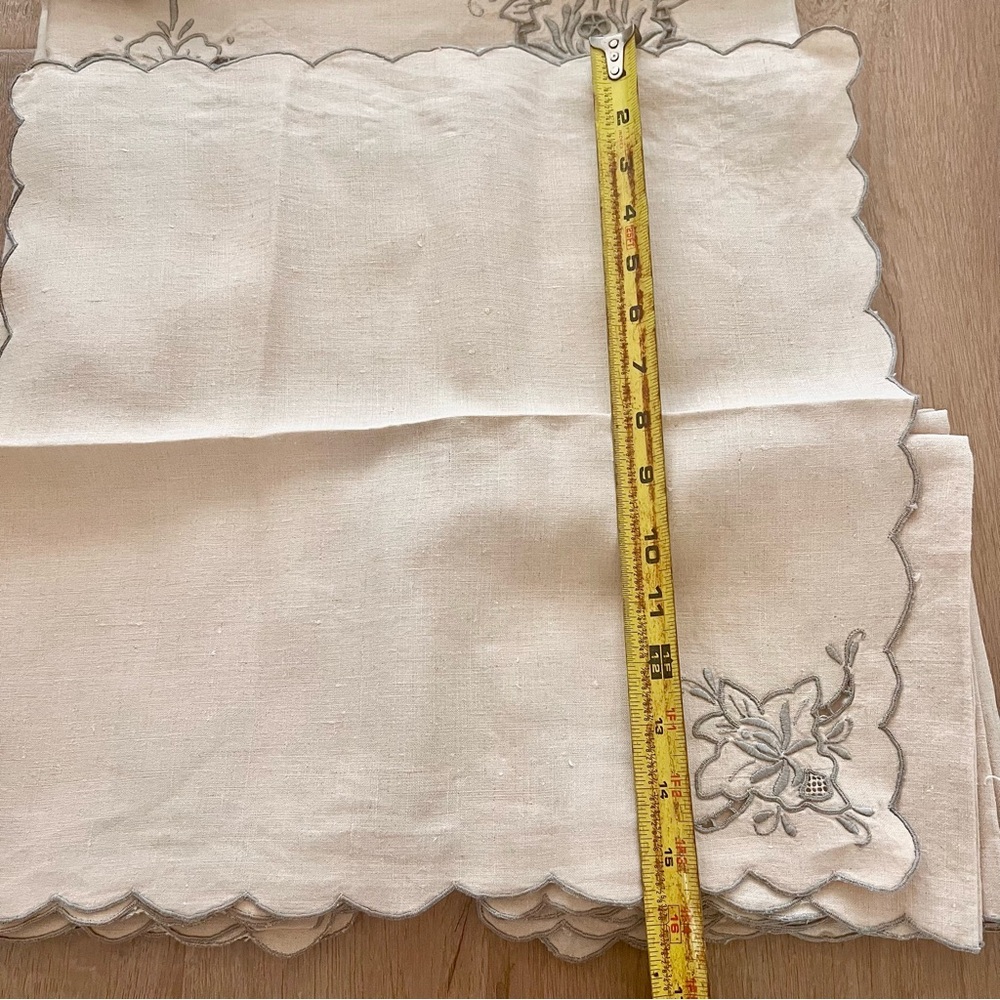 Vtg Madeira Embroidered Cutwork Lace Floral Linen Tablecloth 113”x62” & Napkins - Picture 10 of 10